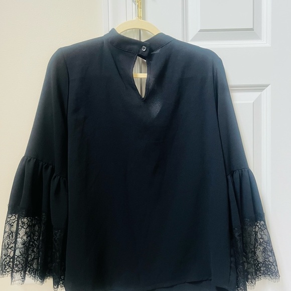 Gorgeous like new black blouse size small by Harve Benard - Picture 4 of 7